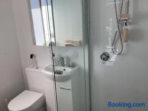 AC 1 Bed Studio Apartment 25+ Non Smokers - Image 3