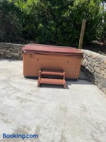 Blaines Hill Farm Cottage with Hot Tub - Image 2