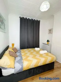 Cozy 3BR Urban Oasis in the City Hub - Image 2