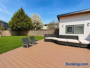 Bright Private 1BR Suite with Separate Entrance - Image 1