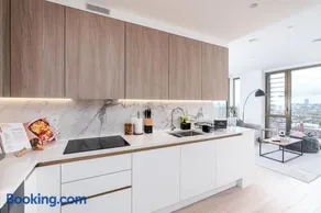 16th Floor Skyline View with Balcony 2BR 2BA 2 min Walk To Old Street Station - Image 2