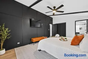 Radcliffe Ride Out Modern Bella Vista Retreat- Game Room, Fire Pit, Pet Friendly - Sleeps 10 - Image 2