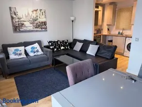 London Luxury Holiday Home B - Image 3