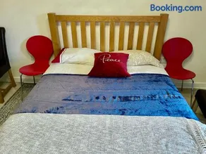 West London Lux 2 Bedroom Apartment- Great View- Free Parking- Wembley Stadium 5KM - Image 4