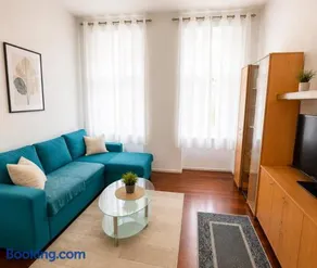 Vienna Apartment near U-Bahn up to 4 Guests 2,5 km to Center Bed Sofa Bed Wi-Fi - Image 1