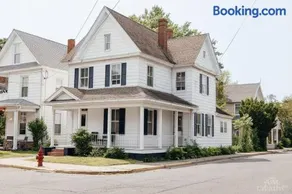 Near Waterfront, Maryland Renovated Home - Walk to Historic Downtown! - Image 2