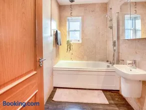 Gated Mansion Apartment- Stylish, Quiet & Secure - Image 3
