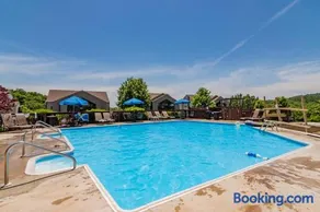 Cozy Lakeside Getaway - Outdoor Theater - Free Early Check-In- 4min to Silver Dollar City - Image 3