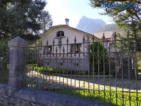 Casa con bosque en Cantabria - Image 1