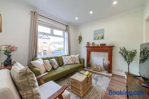 Beautiful Three Bedroom House - Manchester Escape - Image 4