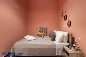 Square Apartment - Image 2