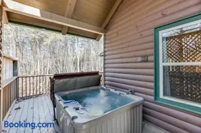 Fantastic Family Cabin w Firepit - Image 1