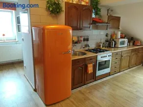 Orange Loft Apartment - Image 3
