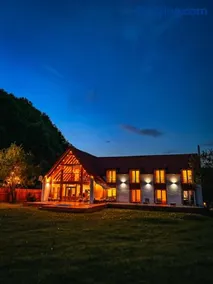 Scrind 11 - Madleine Chalet - Image 1