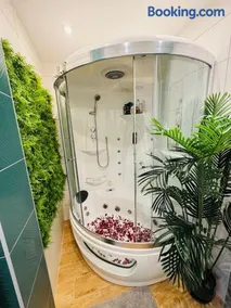 Twoje prywatne SPA - jacuzzi, sauna, tężnia solankowa - Image 1