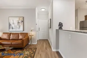 2BR Top-Floor w Pool Balcony PEC 2302 - Image 3