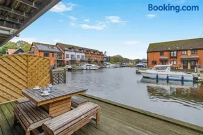 4 Bed in Horning oc-s34101 - Image 2