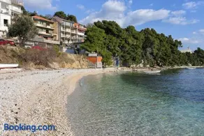 Family-friendly apartments with swimming pool Krilo Jesenice, Omis - 13898 - Image 5