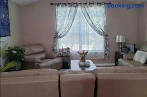 Smart Entire Loft, 3 br, 2 bath, with 3 tv - Image 1