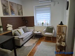 NS Urban Stay-Studio with Balcony and Free Parking - Image 3