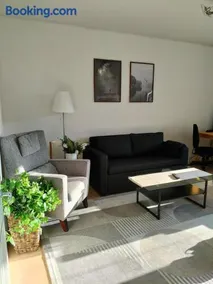 Centrally-located apartment next to shopping center & Metro - Image 2