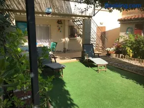 chambre et salle de bain privé s'ouvrant sur terrasse, jardin et cuisine d'été - Image 2