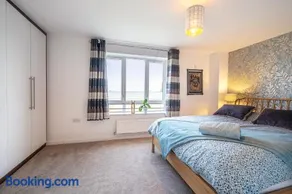 Modern Townhouse - Sleeps up to 6 - Image 2