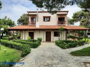 Yannis Villa - Image 1