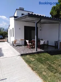 Σπίτι με σοφίτα μπροστά στη θάλασσα - Image 1