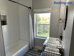 2BR Cozy Retreat Near East Olde Towne East - Image 3