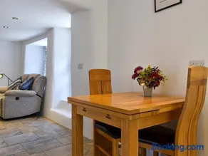 Glimsters Cottage - Image 3