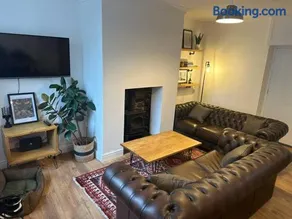 Charming newly renovated 3 bed cottage in Brecon town with private garden & pets welcome - Image 2