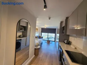 Newlands Peak Apartments - Image 2