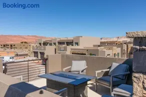 Red Rock Rooftop - Image 5