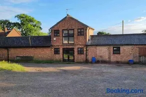 Hillfields Farm Barn - A Rural Equestrian Escape - Image 2