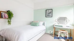 Bangalow Beach House - Ettalong, pet friendly, walk to beach,shops,cafes - Image 5