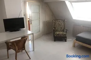 Room 2 - Image 4
