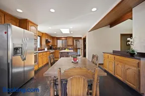 221W 221 Whittley - Image 2