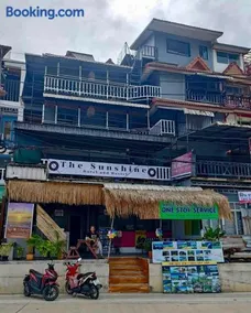 The Sunshine hostel and hotel - Image 1