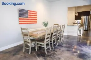 Spacious Home with Large Kitchen - Image 2