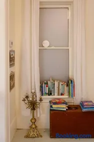 Central Picton Apartment, Sleeps 8; The Iron Horse - Image 2