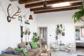 Casa Botanica - Central Island Location - 10 mins drive to Famara and La Santa - Image 4