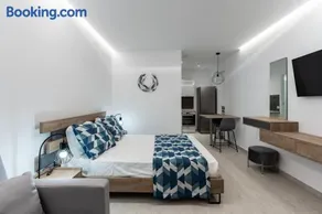POUNEDES LUXURY SUITES - Image 1
