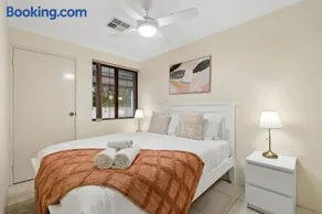 Coastal Escape near Beach, 5BR Sleeps 10 Fire pit - Image 3