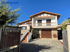 Maravillosa casa con piscina en un pueblo único, Artajona - Navarra - Image 2