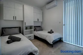New 3 Bedroom Family Apartment with Terrace - Image 5