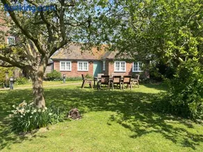 Green Cottage in grounds of Grade II* Frognal Farmhouse - Image 1