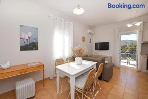 Cyclamen Apartments - Image 2