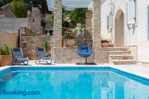 WATERFRONT SEA DREAM VILLA - Image 2