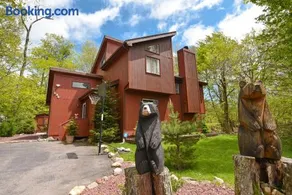 Bool Bear Lodge a pet friendly Pocono Vacation Home with Fireplace, BBQ and more - Image 1